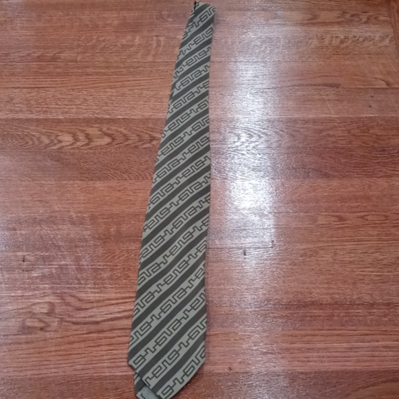 Giorgio Armani 100% silk pattern tie - Picture 1 of 5